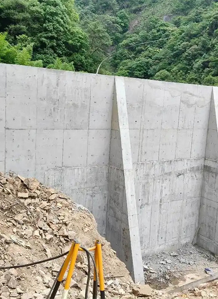 滨州邹平县重力式挡土墙